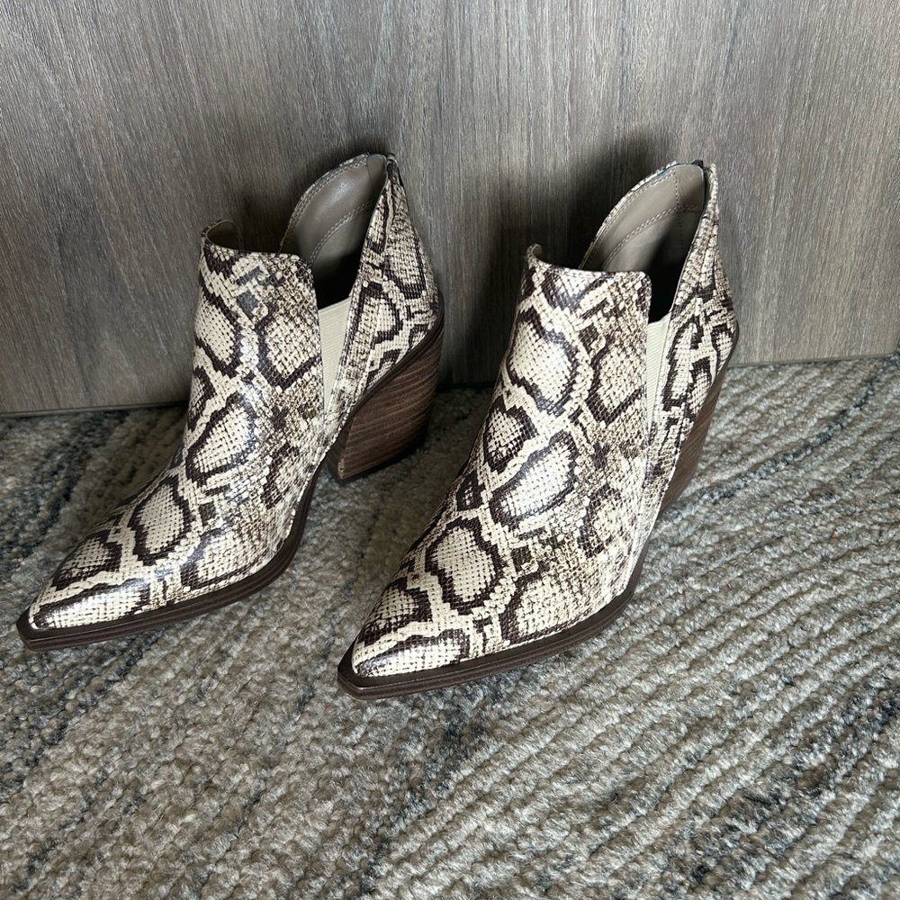 Vince Camuto Cream & Brown Snakeskin Booties